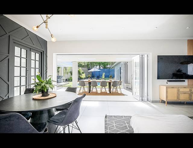 5 BEDROOM FREESTANDING FOR SALE IN BLOUBERG RISE